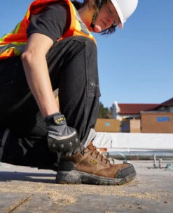 Keen Women's Evanston 6" Waterproof Boot (Carbon Toe) | Bison/Black -Fresh Shoes Shop 1029152 lifestyle 02