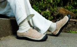 Keen Women's Howser III Slide | Plaza Taupe/Black 15 Keen Women's Howser III Slide | Plaza Taupe/Black -Fresh Shoes Shop 1029437 desktop lifestyle 01