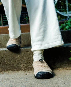 Keen Women's Howser III Slide | Plaza Taupe/Black 16 Keen Women's Howser III Slide | Plaza Taupe/Black -Fresh Shoes Shop 1029437 desktop lifestyle 02