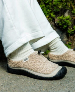 Keen Women's Howser III Slide | Plaza Taupe/Black 17 Keen Women's Howser III Slide | Plaza Taupe/Black -Fresh Shoes Shop 1029437 desktop lifestyle 03