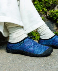 Keen Women's Howser III Slide | Black/Blue Atoll -Fresh Shoes Shop 1029440 desktop lifestyle 03