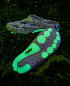 Keen All Gender Shanti Arts Clog X Us 4 IRIOMOTE | Us 4 Iriomote -Fresh Shoes Shop IromotexShanti KEEN Collab Lifestyle PDP Vertical 2