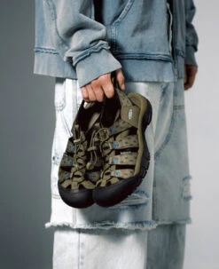 Keen Men's Newport Retro Sandal X Études Studio | Etudes Olive -Fresh Shoes Shop KEENxEtudes PDP Lifestyle 1030633 Vertical 2