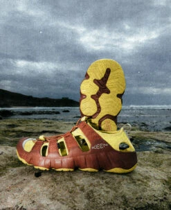 Keen Men's Hyperport H2 Sandal X Hiking Patrol | Algae Green -Fresh Shoes Shop KEENxHikingPatrol PDP Lifestyle Vertical 1 Yellow f78644e7 5e45 43f4 ab25 7418e9fb55e8