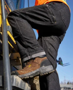 Keen Women's Evanston 6" Waterproof Boot INT MET (Carbon Toe) | Bison/Black -Fresh Shoes Shop KPD 2128 PDP Evanston 1029847 Lifestyle Image Right