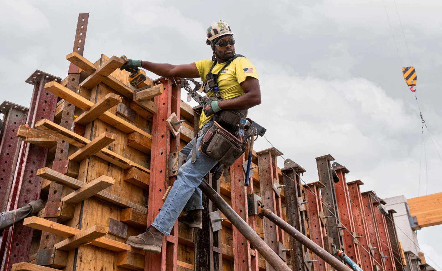 Keen Men's San Jose 6" Waterproof 90° Heel Boot (Aluminum Toe) | Bistre/Gum 7 Keen Men's San Jose 6" Waterproof 90° Heel Boot (Aluminum Toe) | Bistre/Gum - Image 7