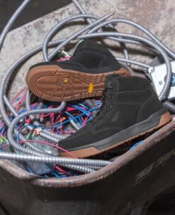 Keen Men's Gibson Boot (Soft Toe) | Black/Gum -Fresh Shoes Shop KPD 3688 PDP Gibson 1030539 SoftToe Image Right