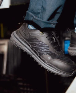 Keen Men's Speedworks Work Sneaker (Carbon Toe) | Black/Steel Grey -Fresh Shoes Shop KPD 3697 PDP Speedworks 1030300 3 Image Right 5fa2740e a946 4e78 8290 9d6cc5c87d37