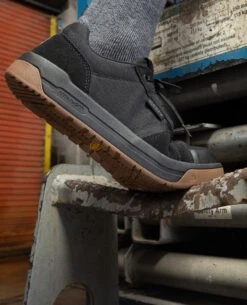 Keen Men's Kenton Work Shoe (Carbon Toe) | Black/Gum -Fresh Shoes Shop KPD 481 PDP Kenton 1028749 Right Image