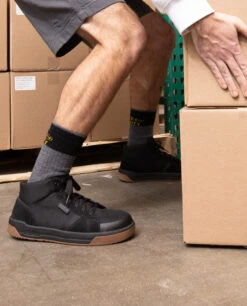 Keen Men's Kenton Mid Work Shoe (Carbon Toe) | Black/Gum 16 Keen Men's Kenton Mid Work Shoe (Carbon Toe) | Black/Gum -Fresh Shoes Shop KPD 481 PDP Kenton 1028751 Left Image