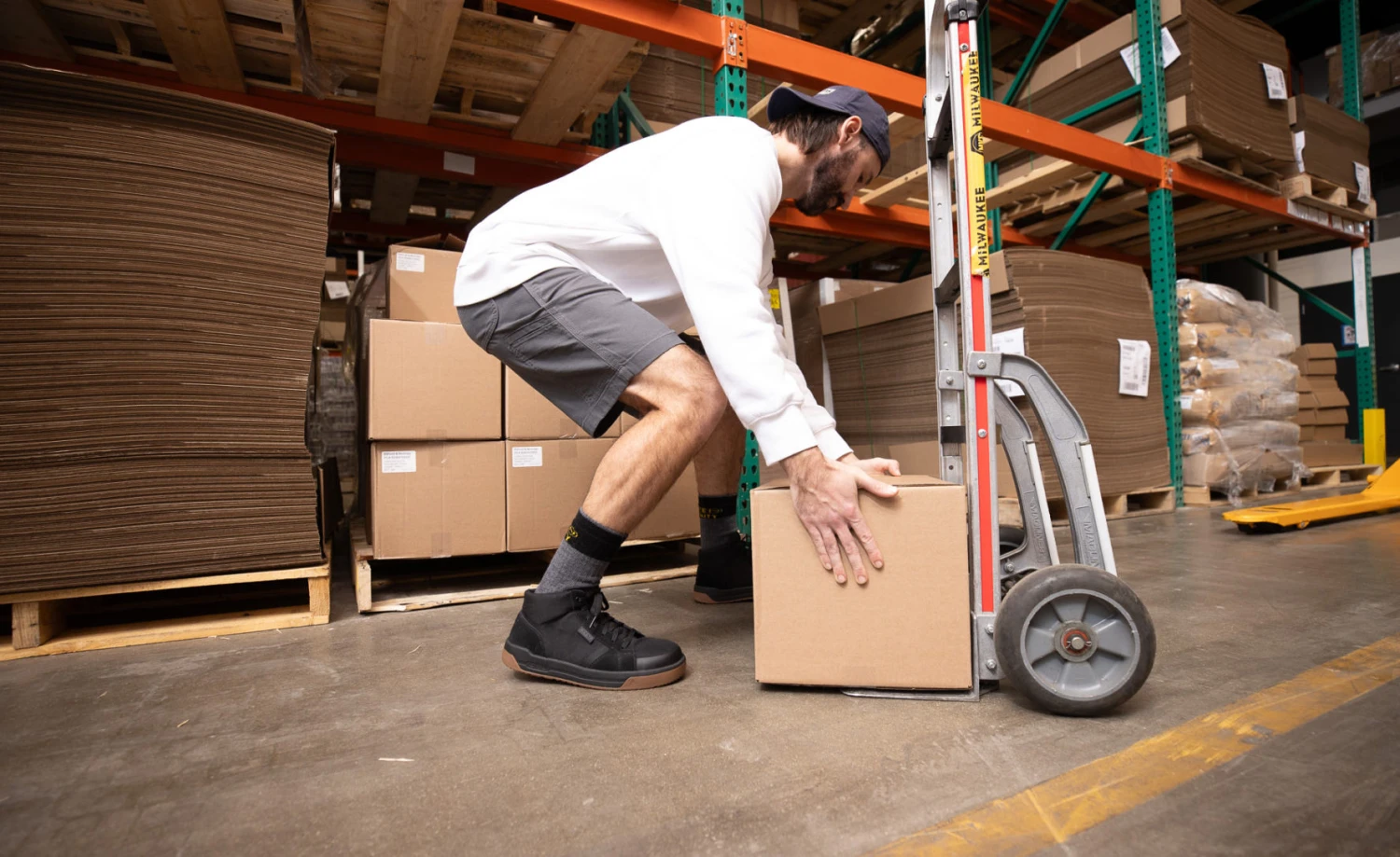 Keen Men's Kenton Mid Work Shoe (Carbon Toe) | Black/Gum 7 Keen Men's Kenton Mid Work Shoe (Carbon Toe) | Black/Gum - Image 7