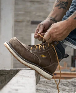 Keen Men's Cincinnati 6" Waterproof Boot (Carbon Toe) | Dark Chocolate/Sandshell -Fresh Shoes Shop SDD 505 PDP Cincinnati 1026885 Right Image