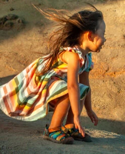 Keen Toddlers' Newport H2 | Ribbon Red/Gargoyle -Fresh Shoes Shop TotsNewportH2LifestyleSingleRight 64bf2908 c9b3 4ca3 985f b782a0f70a57