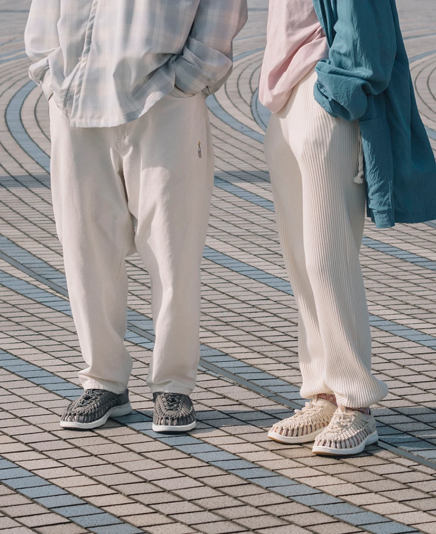 Keen Women's UNEEK O3 Sneaker Sandal | Birch/Star White 9 Keen Women's UNEEK O3 Sneaker Sandal | Birch/Star White - Image 9